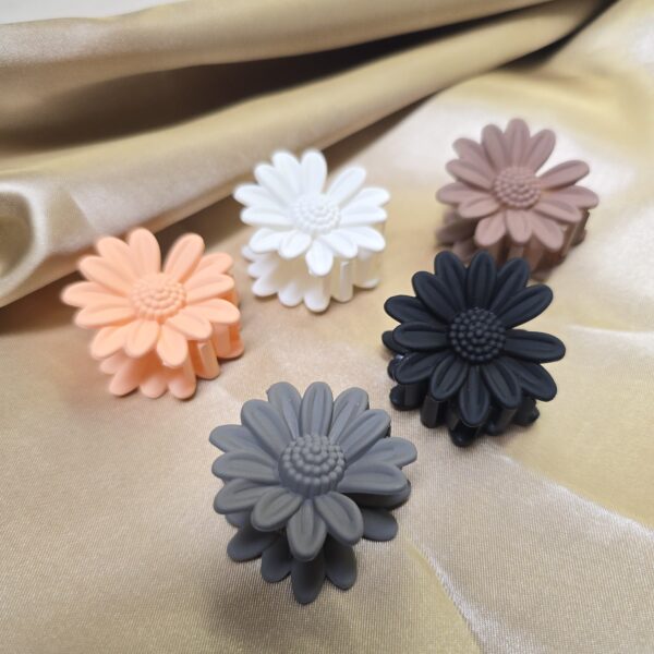 Daisy Matte Flower Hair Claw Clips - Image 2