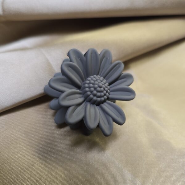 Daisy Matte Flower Hair Claw Clips - Image 6