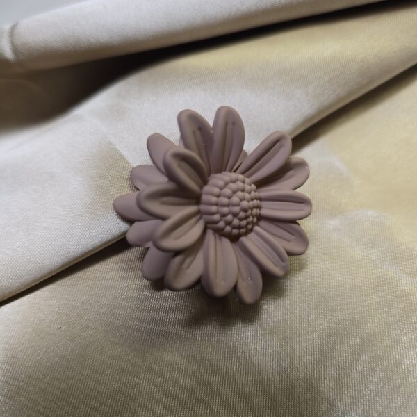 Daisy Matte Flower Hair Claw Clips - Image 7