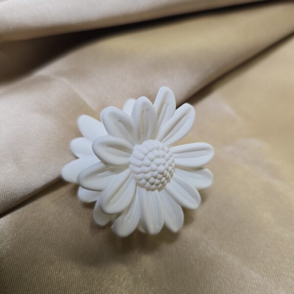 Daisy Matte Flower Hair Claw Clips - Image 4