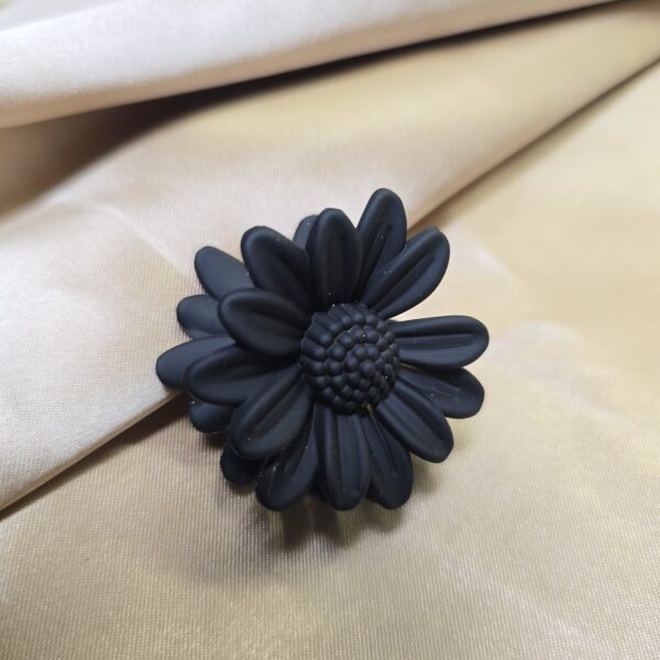 Daisy Matte Flower Hair Claw Clips - Image 3