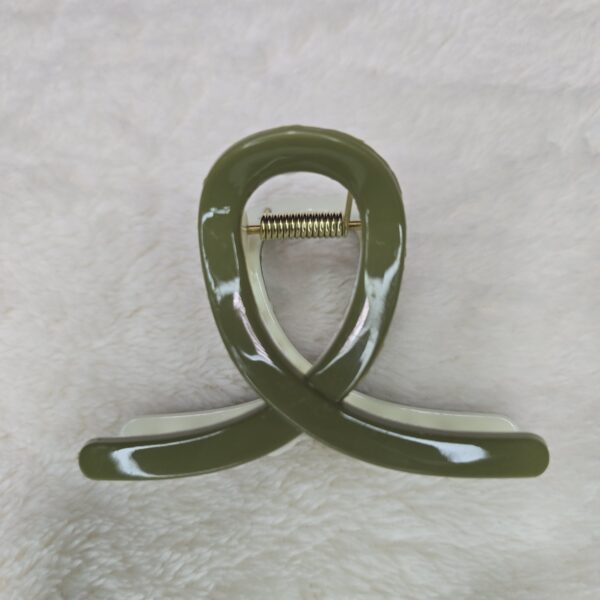 Color Loop Glossy Hair Claw – Medium - Image 5