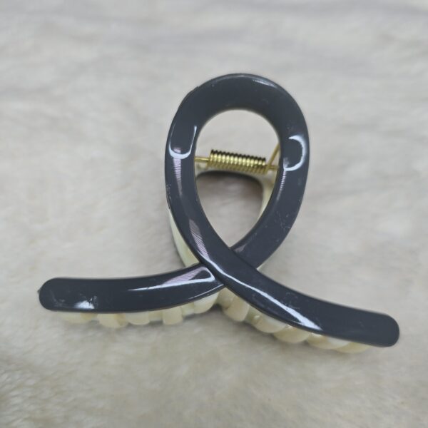 Color Loop Glossy Hair Claw – Medium - Image 12