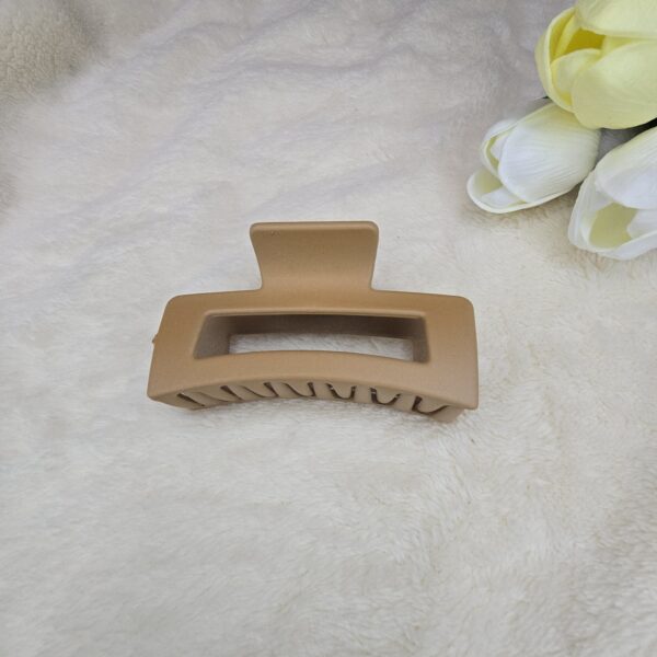 Large Matte Curved Square Hair Claw - Image 2