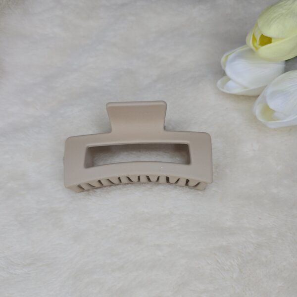 Large Matte Curved Square Hair Claw - Image 7