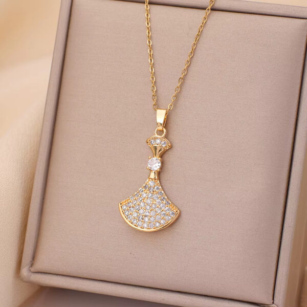 White Stone Pendant Chain