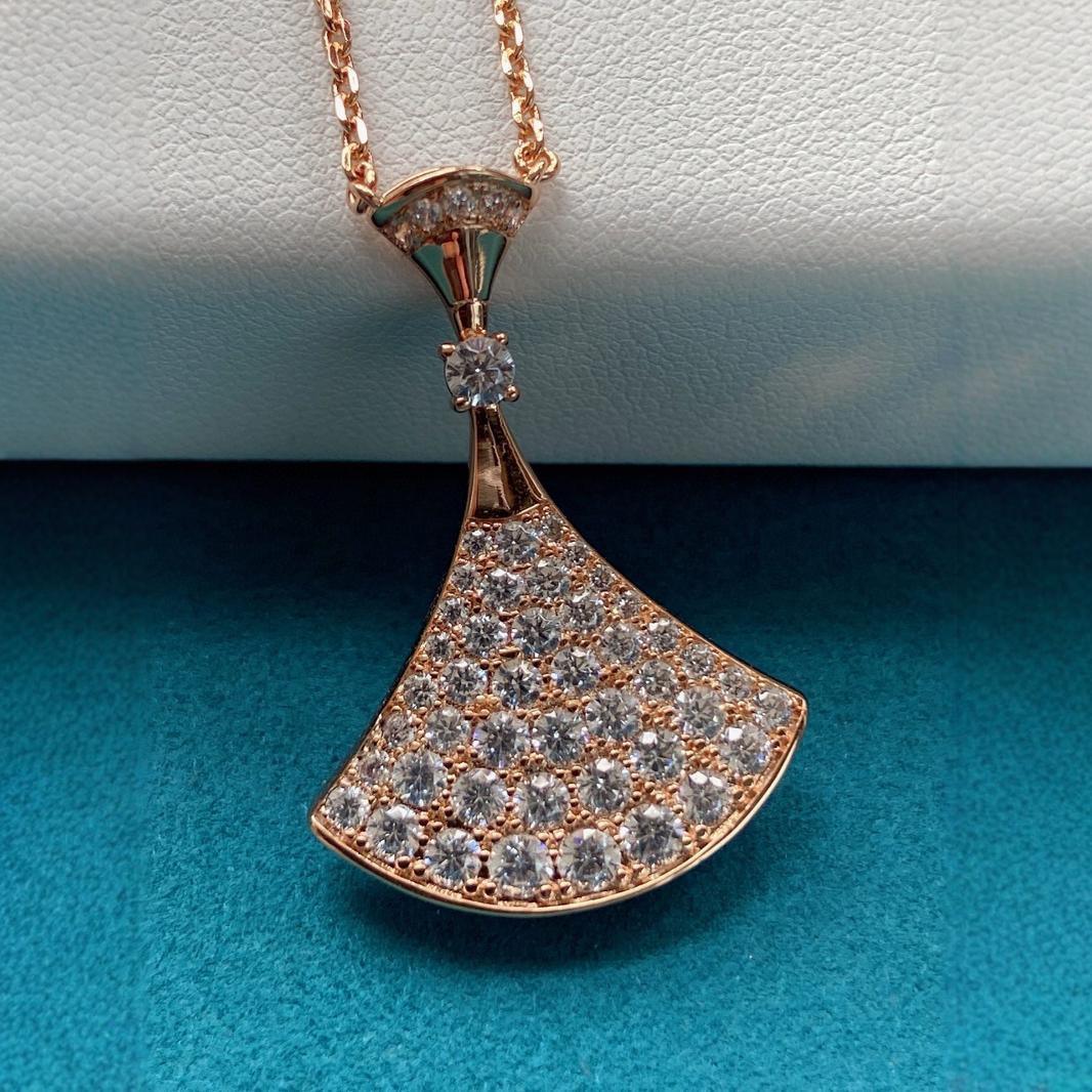 White Stone Pendant Chain - Image 3